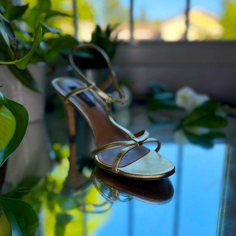 Ann Taylor Gold Metallic Heels​​​